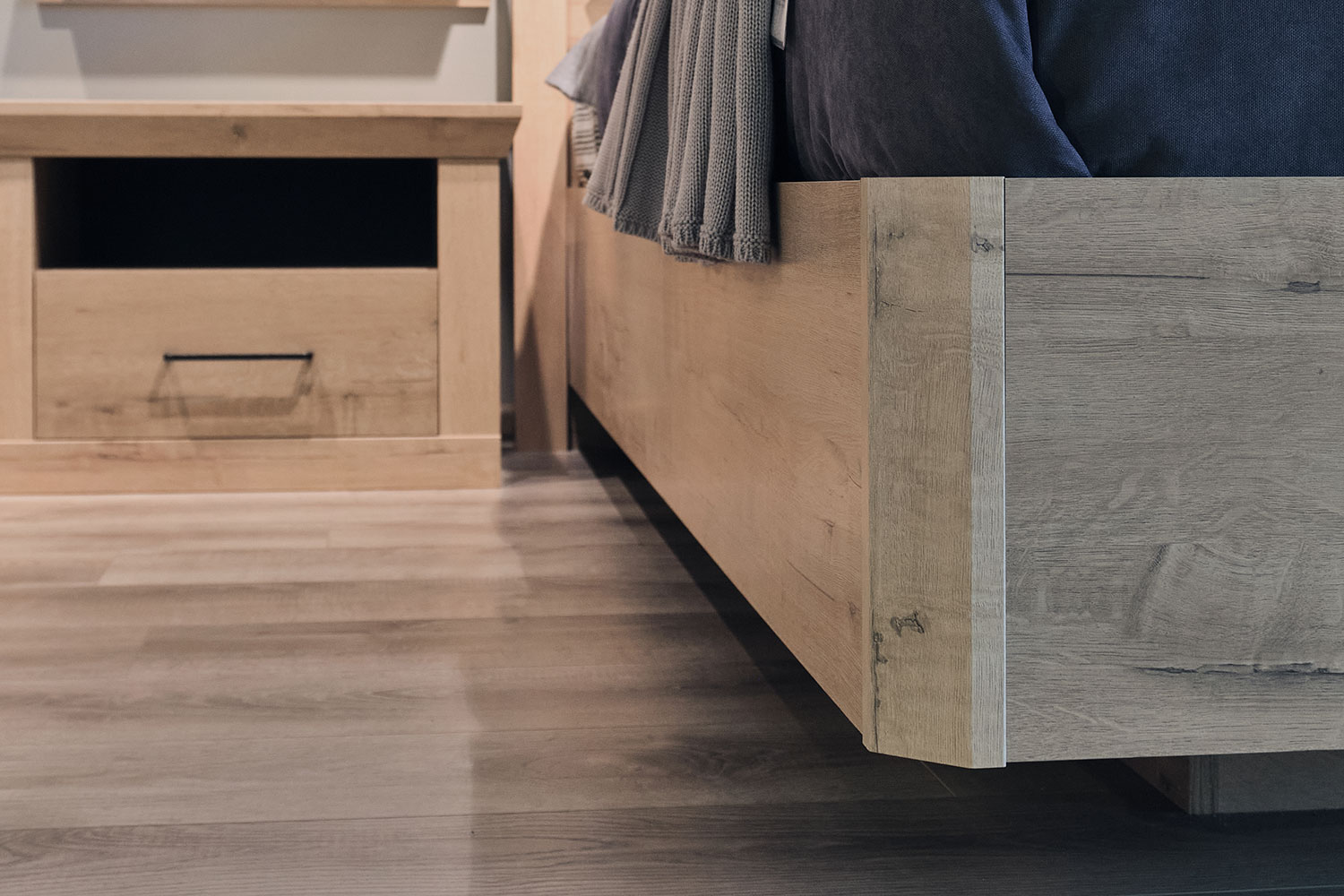 Двуспальные кровати - изображение №14 "Кровать Магнум 180 х 200"  на www.Angstrem-mebel.ru