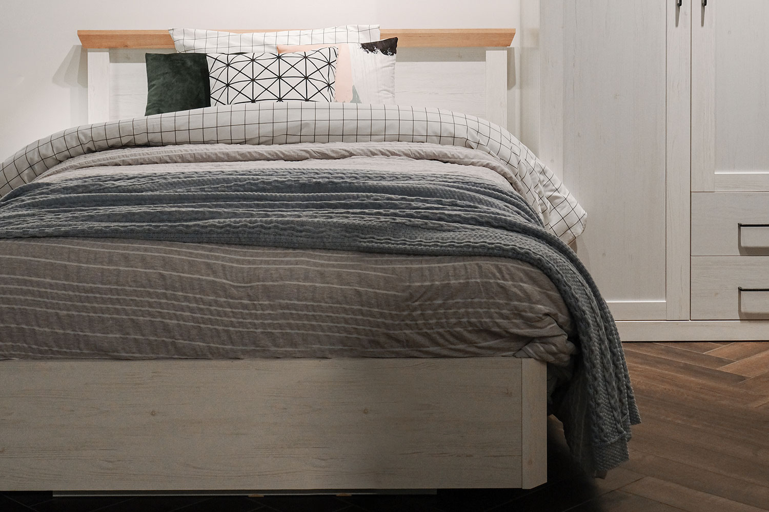 Двуспальные кровати - изображение №17 "Кровать Магнум 140 х 200"  на www.Angstrem-mebel.ru