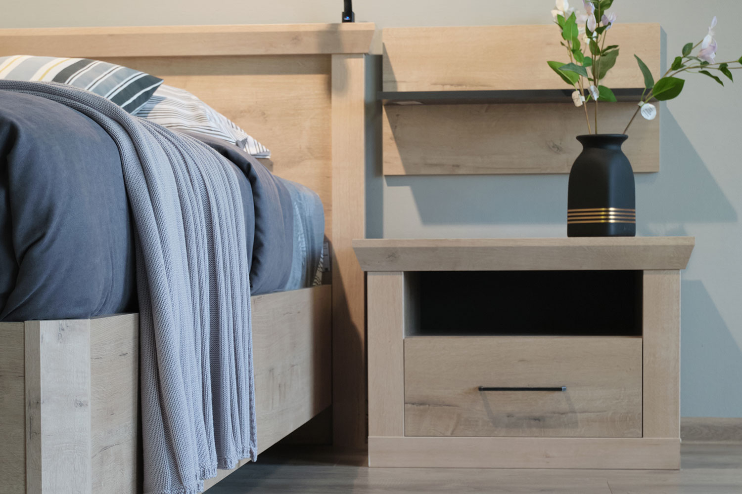 Двуспальные кровати - изображение №12 "Кровать Магнум 180 х 200"  на www.Angstrem-mebel.ru